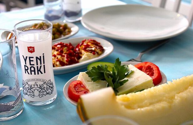 Istanbul Culinary Tour: Local Tavern and Gourmet Street Foods