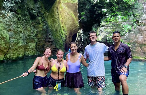 Private Tour Crystal Waterfall All-inclusive, transportation