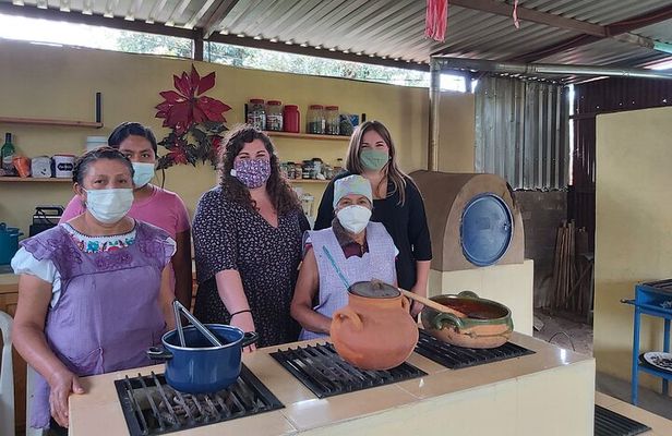Traditional Oaxaca Cooking Class with Lorenza + Hotel Transfers