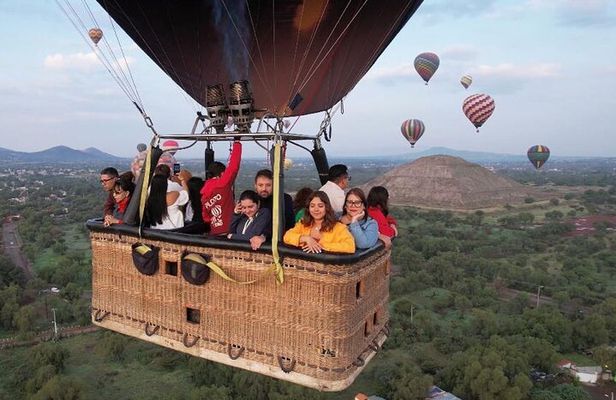 Teotihuacan balloon flight
