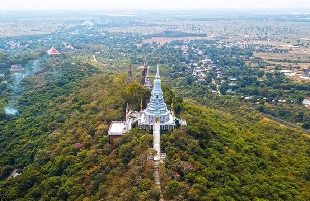 Private Oudong Temples & Phnom Prasith Tour from Phnom Penh