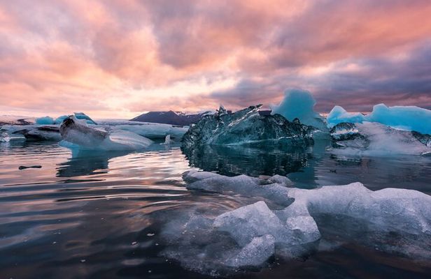 Diamond Beach & Jökulsárlón Floating Glacier Guided Day Tour