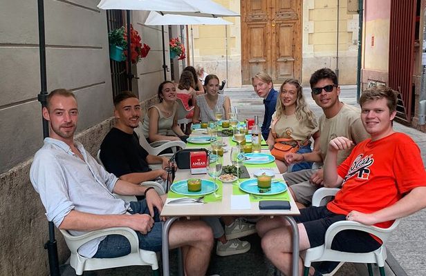 Christmas Tapas and Wine Tour in Valencia