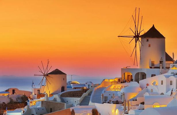 4 Hours Private Custom Tour in Santorini