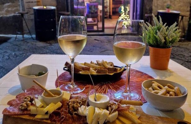 Guided, FUN Wine Tasting with Trivia Games, Napoli