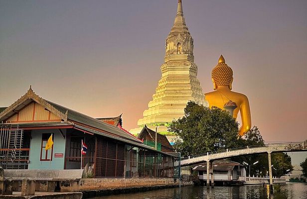 Hidden canal , Bangkok twighlight & temple