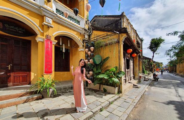 Hoi An town private walking tour with boat trip