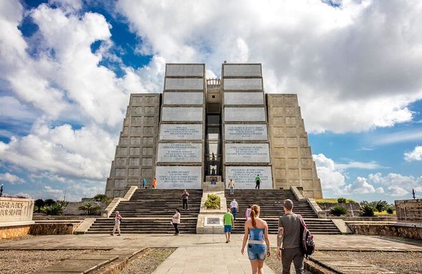 Full Day Tour to Santo Domingo from Punta Cana with Lunch