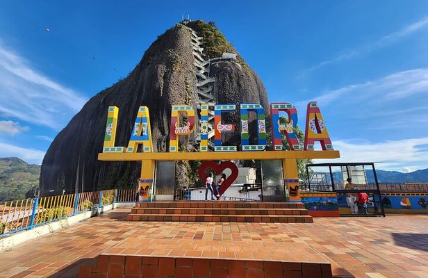Tour to Guatapé Piedra del Peñol, with a cruise boat tour