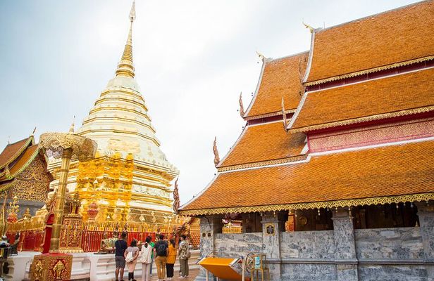 Doi Suthep and Wat Pha Lat Sunrise Private Tour – Half Day