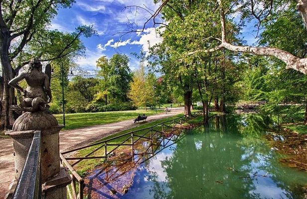 Milan Semi Private Tour with Duomo Skip-the-Line & Rooftop