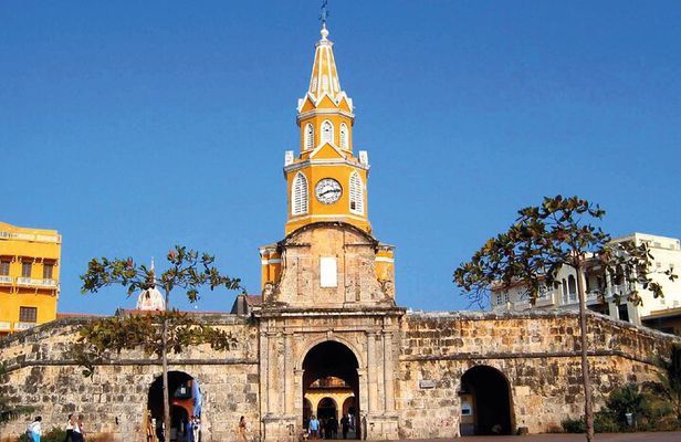 CARTAGENA: PROFESSIONAL STREET FOOD TOUR With AUTHENTIC TASTINGS