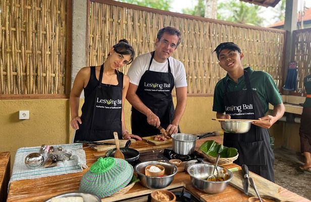 Authentic Balinese Cooking Class in Ubud