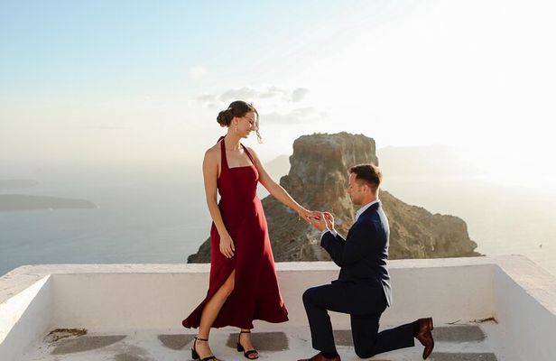 Personal Wedding Proposal Photographer in Santorini