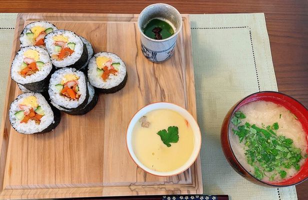 Sushi Roll and Side Dish Cooking Experience in Tokyo