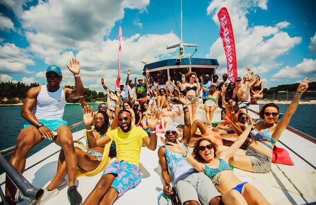 Party Boat Cruise & Open Bar with Snorkeling in Punta Cana