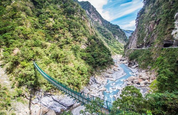 Shared Full Day Tour of Hualien Taroko National Park from Taipei