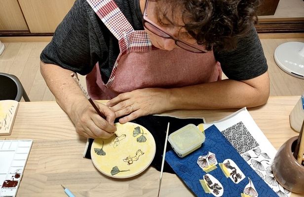 2 Hours Private Painting of Ceramics in Osaka