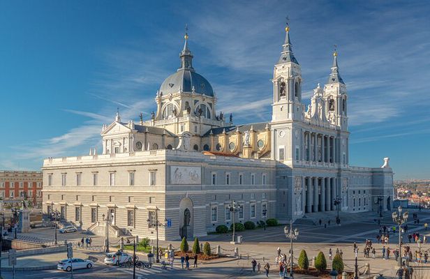 Madrid: VIP Royal Palace & Cathedral with tickets & hotel pickup
