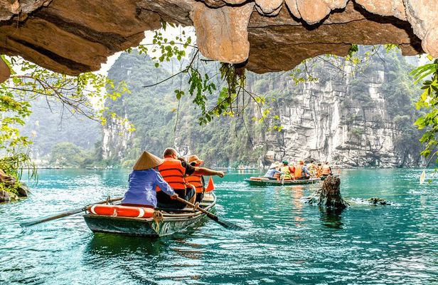Hanoi: Luxury 3-Day Ninh Binh Trip and Halong 5-Star Cruises