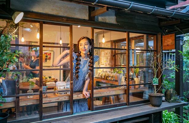 Private Food Tour in Downtown Yanesen and Nezu Shrine