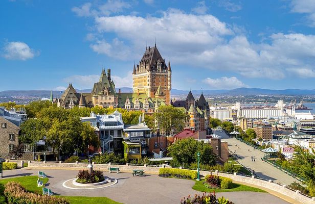 Private Historic Walking Tour in Quebec with Funicular Ride