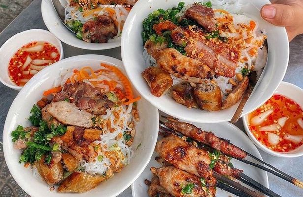 Saigon Evening Walking Street Food Tour