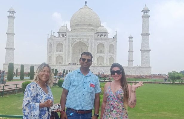 Private Taj Mahal Day trip From Delhi