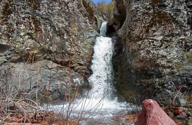 One-Day Trekking to Gusgarf Waterfall