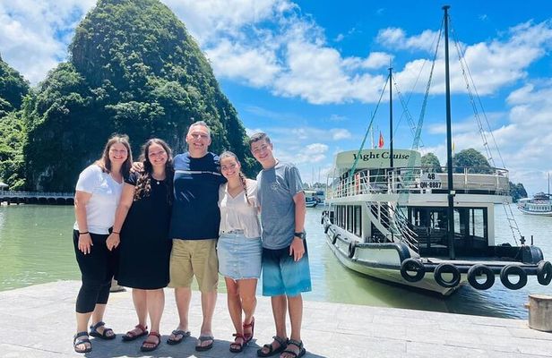 Halong Bay Cruise Day Tour from Hanoi & Small Group on Boat 