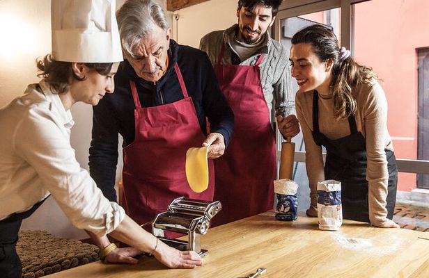 Fresh Homemade Pasta and Tiramisu Cooking Class in Milan