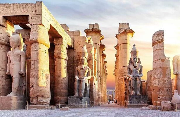 Explore Cairo in 2 days and 4 nights Nile Cruise.