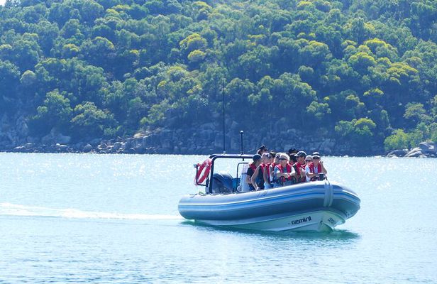 360 Boat Experience to Circumnavigate Magnetic Island