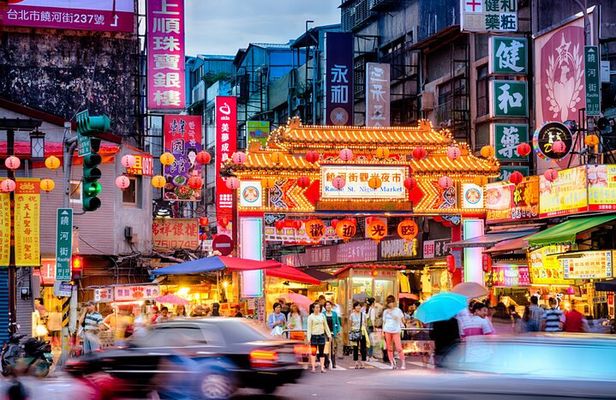 2-hr Raohe Night Market Walking Private Tour with a Tour Guide