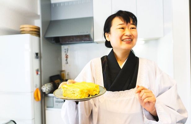 Private Japanese Cooking Class in Osaka with Culinary Expert Yoko