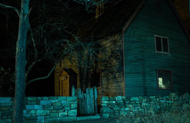 Salem Booze and Brews Haunted Pub Crawl by US Ghost Adventures