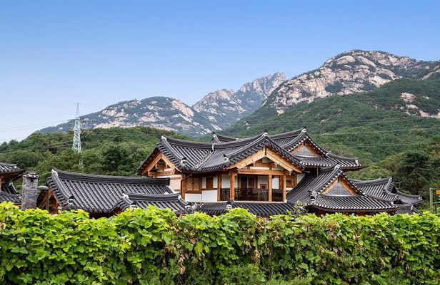 Seoul City Highlights Tour: Hanok Village, Scenic Routes