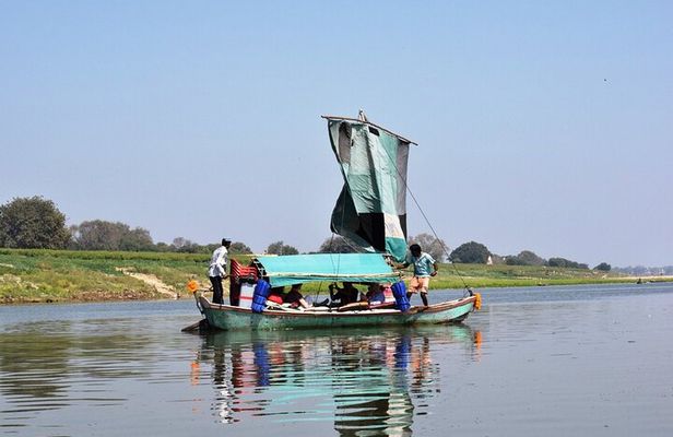 Sailing and Camping on the Ganges
