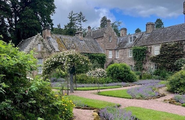 Invergordon full day tour; Cawdor Castle, Fort George & Loch Ness