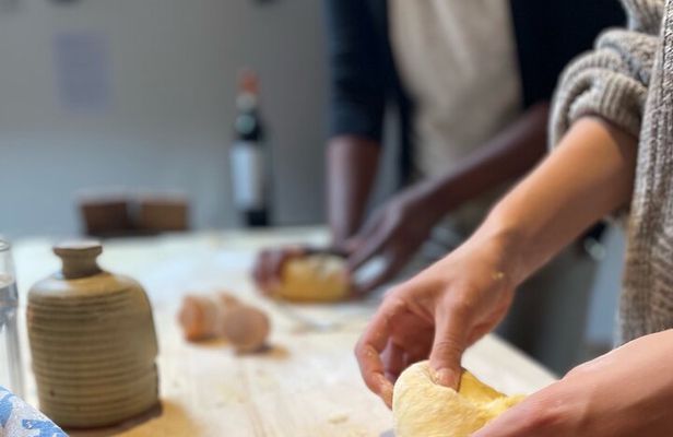 2-Hour Guided Family Pasta or Pizza Cooking Class in Acqui Terme