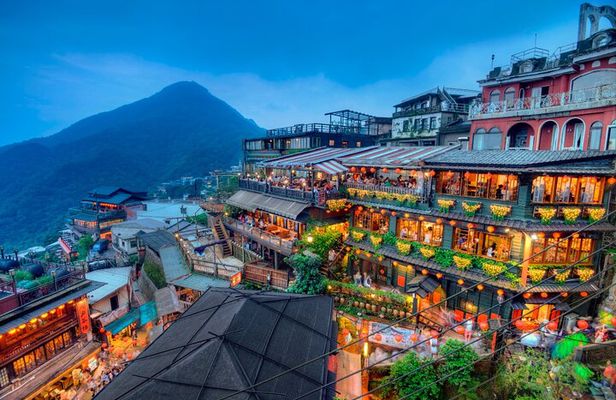 7-Hour Jiufen Night View, Shifen Waterfall & Raohe Market Tour
