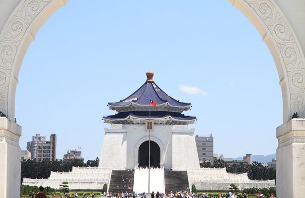 Taipei Day Tour: CKS Memorial Hall, 101, Bangka & Dadaocheng