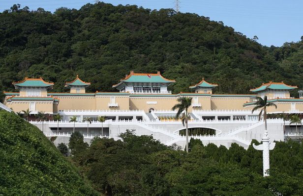 One-Day Historical and Heritage Tour in Taipei