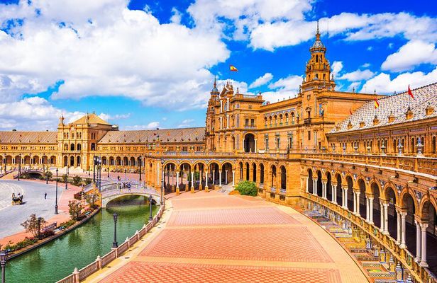 Private Monumental Walking Tour in Seville