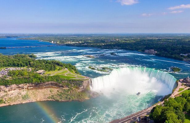 Niagara Falls Day Tour from Toronto with Boat Cruise and Lunch