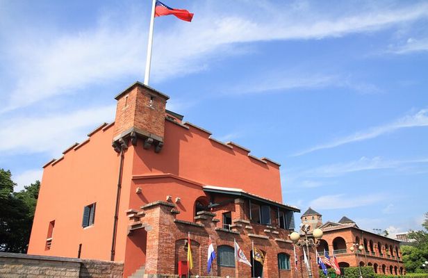 9 Hour Tamsui Historic Site and Beitou Hot Spring Culture Tour