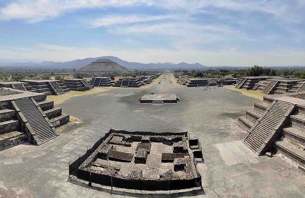 Teotihuacán Pyramids & Basílica de Guadalupe