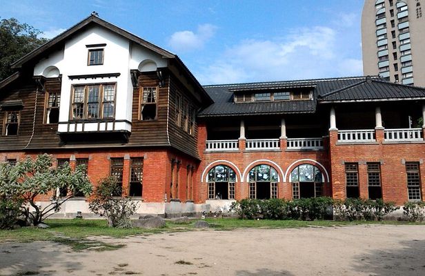 Full-day Tour in Yangmingshan & Beitou from Taipei (Small Group)