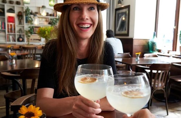 Edinburgh Gin Tour with a Local Guide: Private & Custom