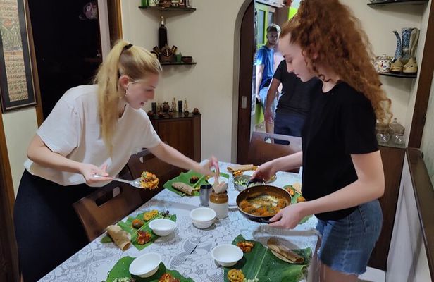 Market Tour & Maharashtrian Cooking Class in Mumbai with a Chef